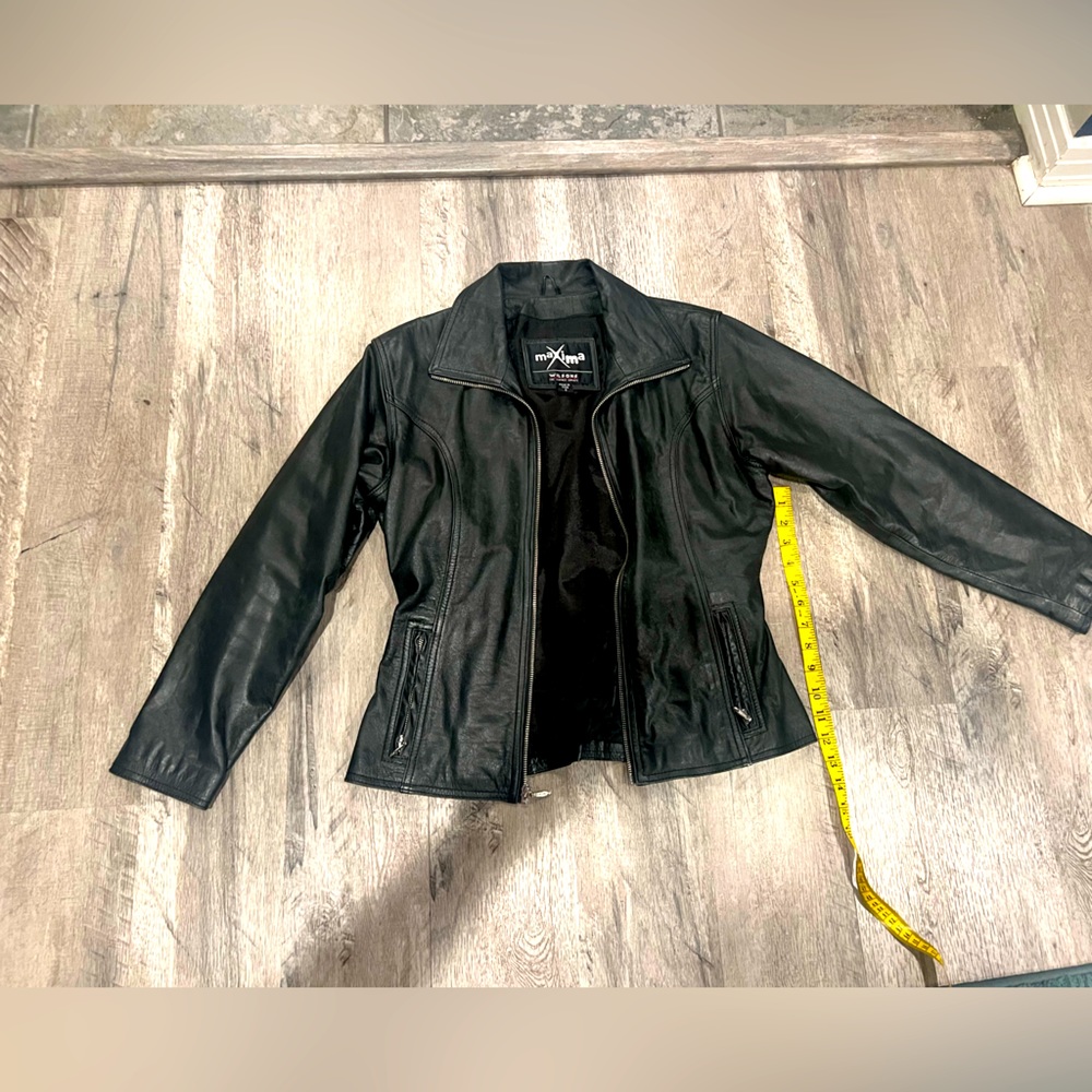 Wilsons Maxima motorcycle jacket with great details size small - 100% leather